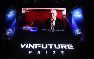 Chủ nhân giải thưởng chính Vinfuture 2024 nhận giải thưởng Nobel vật lý 2024