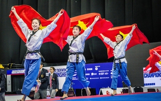 Châu Tuyết Vân và tuyển taekwondo giành HCV đồng đội nữ thế giới sau 10 năm