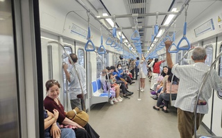 Ngân hàng phát hành thẻ miễn phí cho khách đi tàu Metro số 1