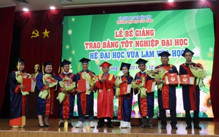 481 sinh viên hệ vừa làm vừa học nhận bằng tốt nghiệp