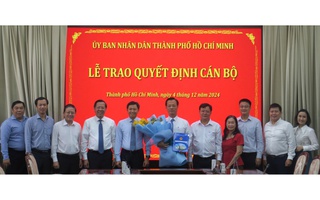 UBND TP HCM trao quyết định bổ nhiệm cán bộ