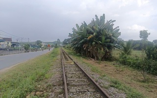 VIDEO: Tuyến đường sắt dài 32 km bỏ hoang suốt 12 năm