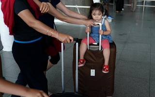 Tranh cãi về “khu vực cấm trẻ em” trên máy bay