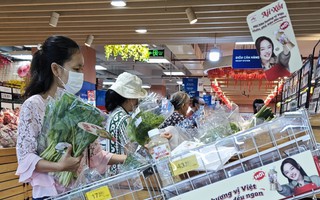 Mùng 5 Tết: Chợ, siêu thị mở bán lại nhiều, khách vắng