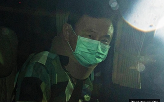 Cận cảnh ông Thaksin rời bệnh viện về nhà