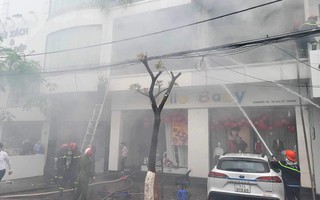 Dập tắt vụ cháy lớn tại cửa hàng đúng ngày "vía Thần tài"