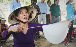 Xem “nghệ nhân” tráng mỳ Quảng tại làng cổ 500 tuổi