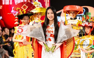 Anna Hoàng mang Tết Việt đến Tuần lễ thời trang London