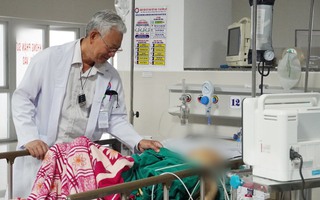 Cứu sống bệnh nhân ung thư bị biến chứng thủng ruột ở Quảng Bình