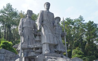 Hình ảnh bất ngờ tại công trình tượng đài Phan Đình Phùng được đầu tư hơn 30 tỉ đồng