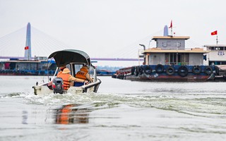 Bắt giữ 12 tàu hàng trên sông Hồng