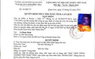 Người đàn ông chết trong bệnh viện, trên áo có hàng chữ "Học viện nông nghiệp"