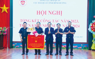 Cục Hải quan tỉnh Bình Dương nhận cờ thi đua xuất sắc của Bộ Tài chính