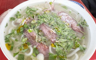 Độc đáo bánh canh mực Đà Nẵng