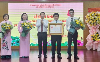 Văn phòng Sở GD-ĐT TP HCM nhận Huân chương Lao động hạng nhì