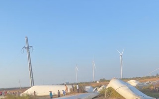 Cánh tuabin điện gió ở Bạc Liêu bị rơi tự do