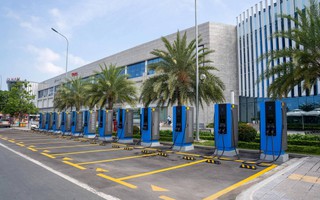 Tỉ phú Phạm Nhật Vượng mở công ty phát triển trạm sạc xe điện toàn cầu