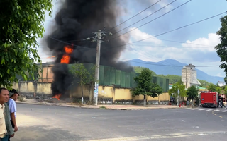 Khánh Hòa: Đang cháy bãi tạm giữ xe vi phạm của công an huyện