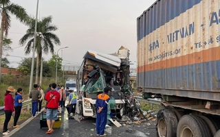 Vụ xe khách tông kinh hoàng ở cao tốc TP HCM-Long Thành-Dầu Giây: Tài xế chết, 12 hành khách bị thương