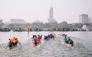 Sông Hương "dậy sóng" khi 8 đội đua ghe tranh tài