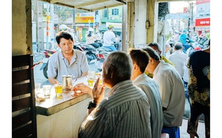 Quán cà phê "bạc màu" ở chân cầu Thị Nghè