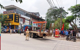 Xe tải nghi hết hạn đăng kiểm tông chết người ở Quảng Bình