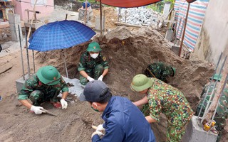 Quảng Bình: Đào móng làm nhà, phát hiện hài cốt liệt sĩ cùng nhiều di vật