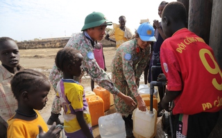 Đội Công binh Việt Nam mang nước sạch đến với người dân Abyei trong mùa khô