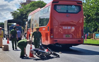 Xe khách tông xe máy, 2 học sinh tử vong thương tâm