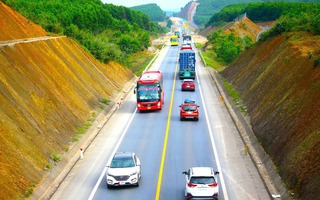 Cấm xe khách 30 chỗ, xe từ 6 trục đi trên đường cao tốc Cam Lộ - La Sơn từ 4-4