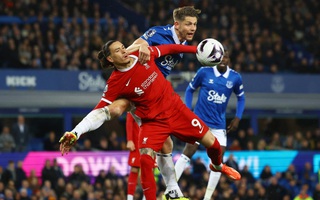 Trắng tay trận derby, Liverpool hụt hơi ở cuộc đua vô địch Anh