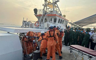 Vụ chìm sà lan và tàu kéo ở Lý Sơn: Vì sao 4 người tử vong không có tên trong danh sách thuyền viên?