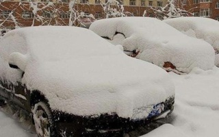 Trung Quốc: Đầu hè mà tuyết rơi dày, nhiều nơi mưa lạnh, lốc xoáy