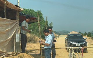 Họp bàn vụ việc một hộ dân ủi đất, nối 2 đầu đường ngàn tỉ để lập trạm thu phí