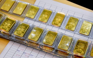 Tăng sốc, giá vàng miếng SJC vượt xa 90 triệu đồng/lượng