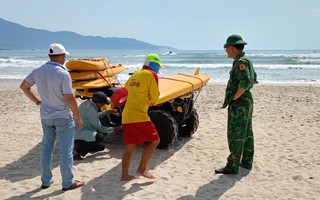 Nhóm 9 người bị sóng cuốn trôi khi tắm biển Đà Nẵng