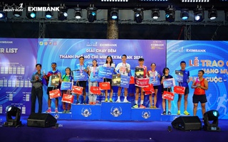 Hoàng Nguyên Thanh và Hoàng Thị Ngọc Hoa vô địch cự ly half marathon Ho Chi Minh City Night Run Eximbank 2024