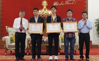 TP HCM khen thưởng 2 học sinh đoạt giải cuộc thi khoa học kỹ thuật quốc tế