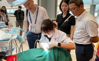 Bác sĩ cảnh báo sai lầm chăm sóc răng miệng của người Việt