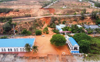 Lũ cát đỏ ở Bình Thuận: Chủ đầu tư dùng đất đắp để nắn dòng chảy là không đảm bảo