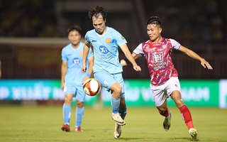 CLIP: HLV Vũ Hồng Việt nói gì khi Nam Định lỡ cơ hội thắng trên sân Thống Nhất