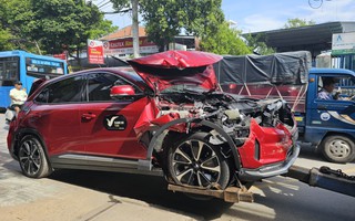 Tai nạn liên hoàn 5 ô tô trên quốc lộ qua TP HCM