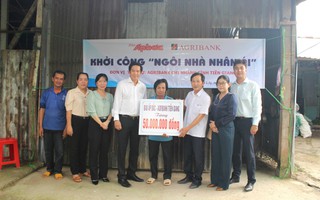 Agribank Tiền Giang trao kinh phí xây "Ngôi nhà nhân ái" cho đối tượng có hoàn cảnh khó khăn