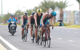 100 VĐV tranh tài Giải vô địch quốc gia Triathlon 2024 ở bãi biển Mỹ Khê