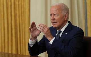 Tổng thống Biden đảo chiều chiến lược, ông Trump tiết lộ lý do thoát hiểm