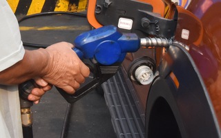 Giá xăng dầu đồng loạt giảm