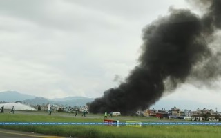 Máy bay trượt đường băng, bốc cháy ở Nepal, 22 người chết