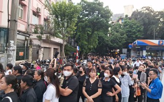 Hàng vạn người dân xếp hàng nhiều km vào viếng Tổng Bí thư Nguyễn Phú Trọng