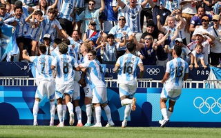 Bóng đá nam Olympic 2024: Argentina thắng trận đầu tiên