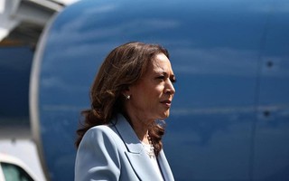 Bà Kamala Harris “xoay chuyển tình thế” tại các bang chiến trường